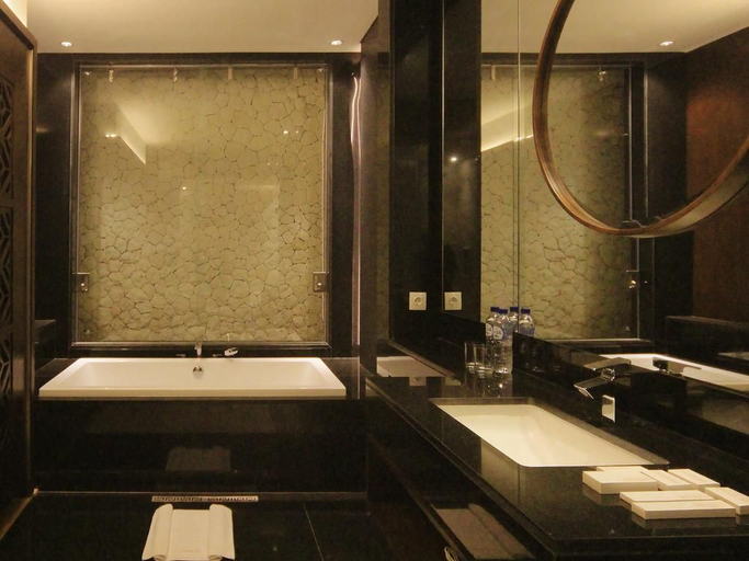 Bathroom 5, The Sterling Villas, Badung