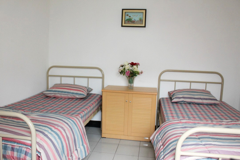 Bedroom 4, De Riau Cottage by HouseinBandung, Bandung