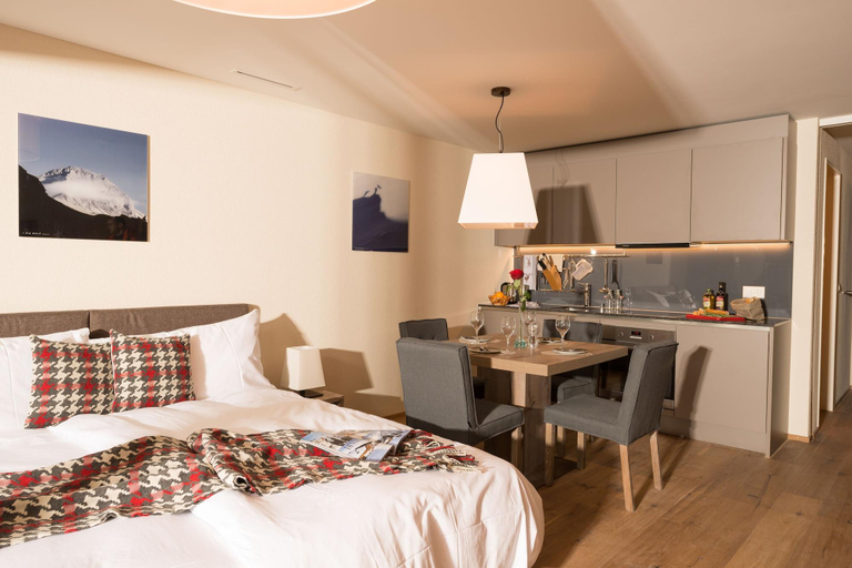 Bedroom 3, Peaks Place Apartment-Hotel & Spa, Surselva