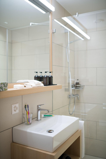 Bathroom 4, Peaks Place Apartment-Hotel & Spa, Surselva