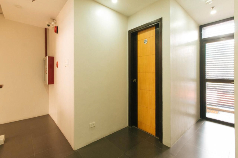 RedDoorz near Lucky Chinatown Mall Binondo, Manila