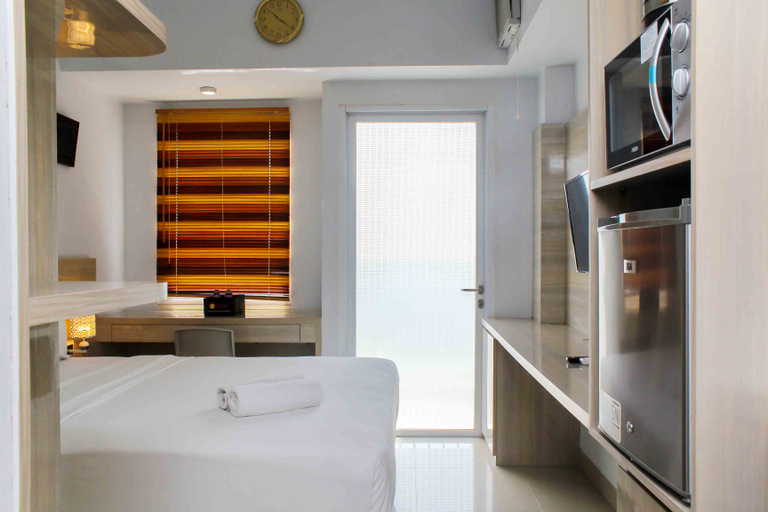 Bathroom 4, Comfy and Minimalist Studio at Mustika Golf Residence Apartment By Travelio, Cikarang