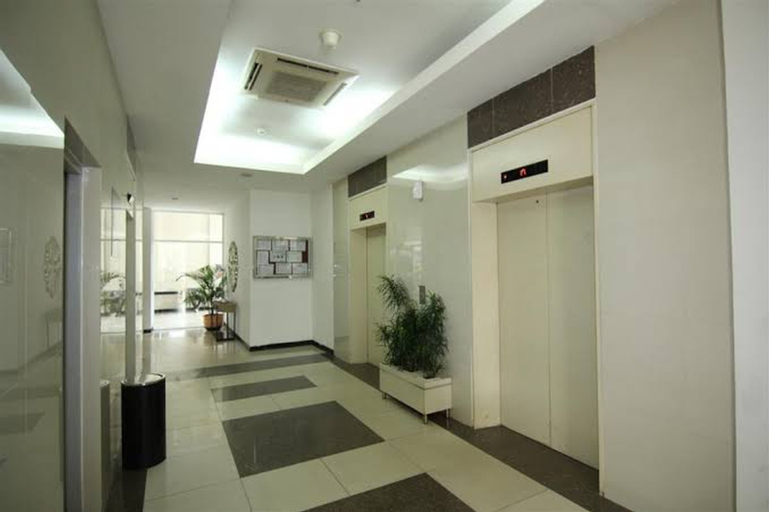 Public Area 5, Sentra Timur Apartemen, East Jakarta