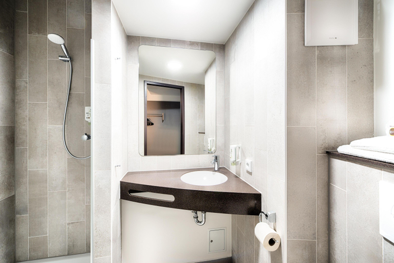 Bathroom 5, B&B Hotel Rostock City-West, Rostock