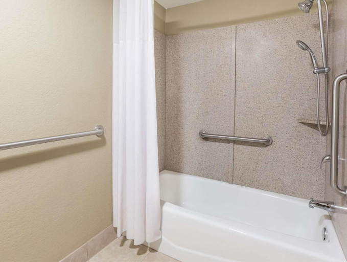 Bathroom 5, Days Inn by Wyndham Carlisle, Lonoke