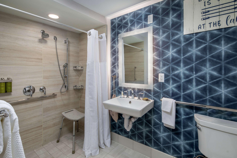 Bathroom 4, DoubleTree by Hilton Hot Springs, Garland