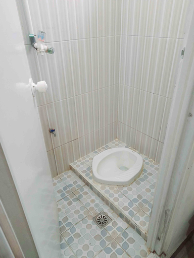 Bathroom 4, Shinta Syariah Homestay Dieng RedPartner, Wonosobo
