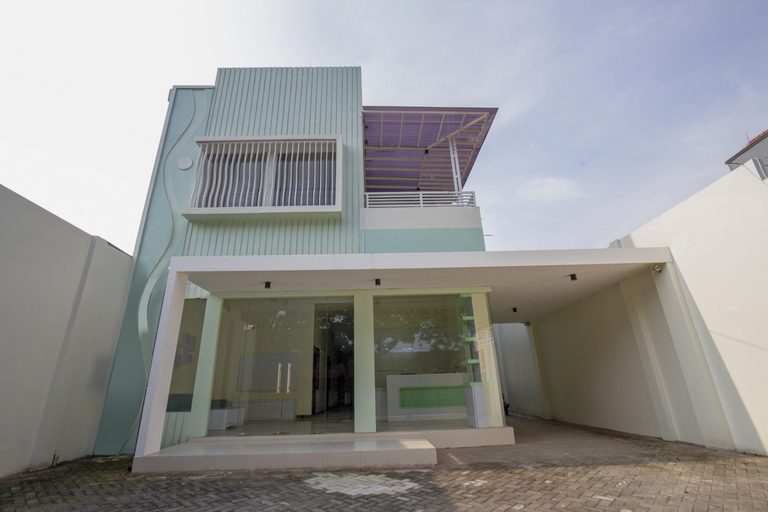 Exterior & Views 2, OYO 2753 Irma's Residence, Blitar