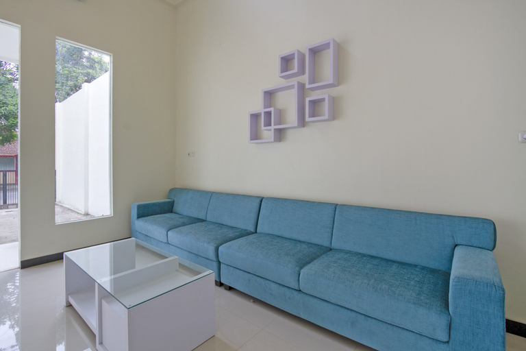 Public Area 3, OYO 2753 Irma's Residence, Blitar