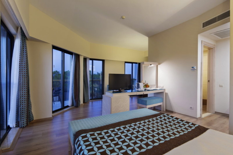 Bedroom 3, Lago Hotel, Manavgat