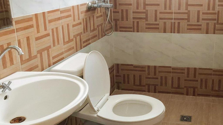 Bathroom 5, C Star Travellers Inn, Oslob