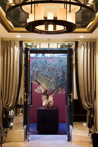 Public Area 3, Le Belmont Champs Elysees, Paris