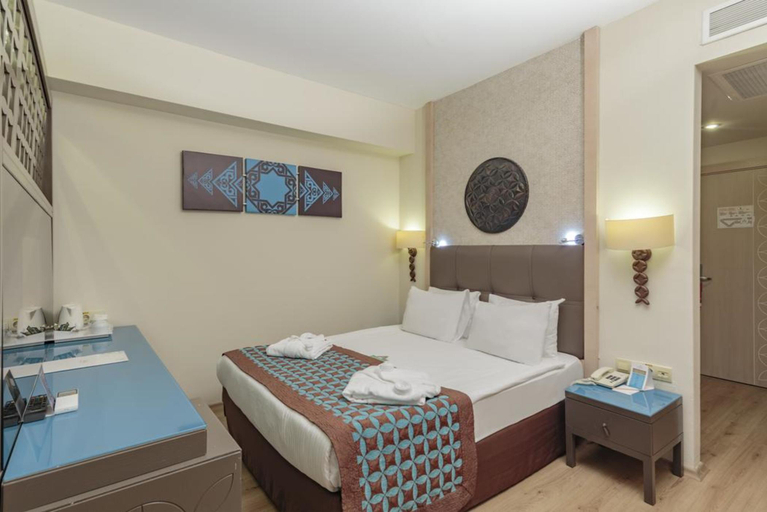 Bedroom 2, Lago Hotel, Manavgat