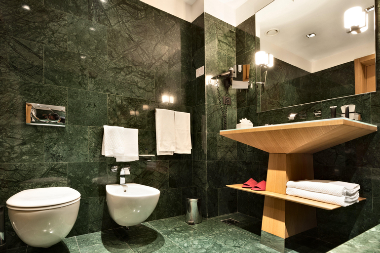 Bathroom 36