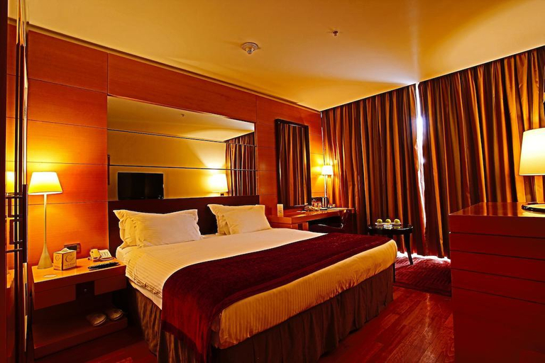 Bedroom 2, Coral Beach Hotel & Resort, Baabda