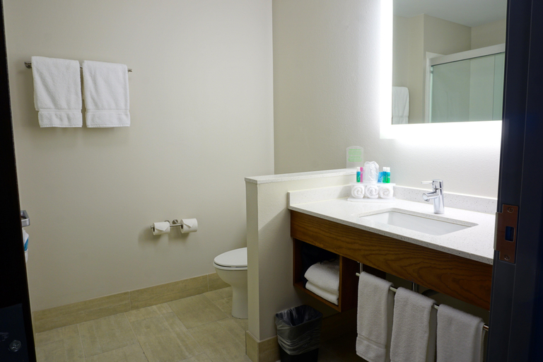 Bathroom 17