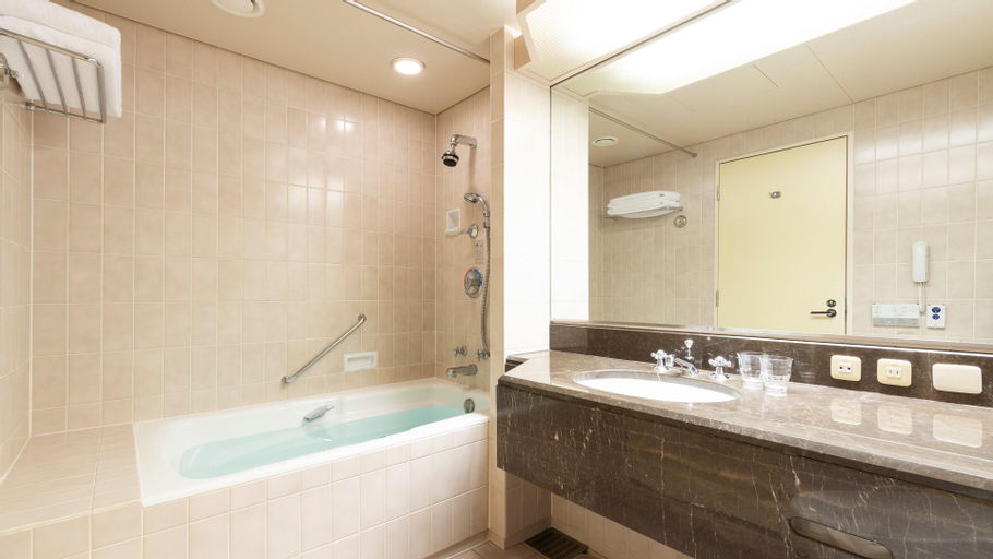 Bathroom 19