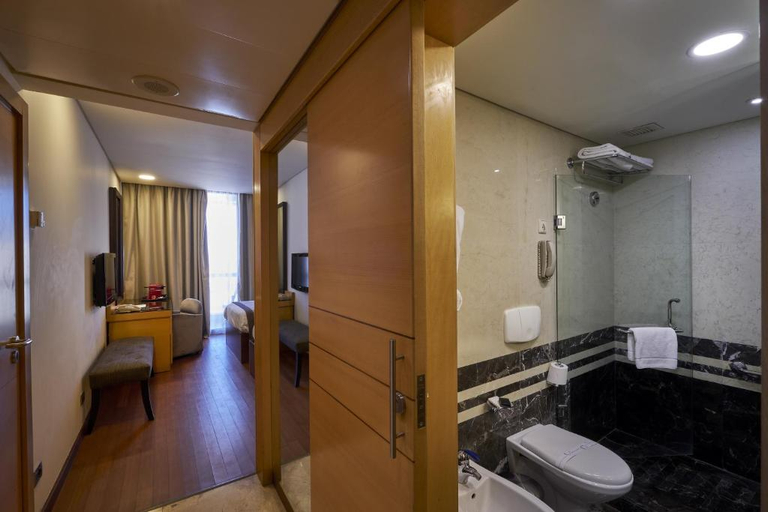 Bathroom 4, Coral Beach Hotel & Resort, Baabda