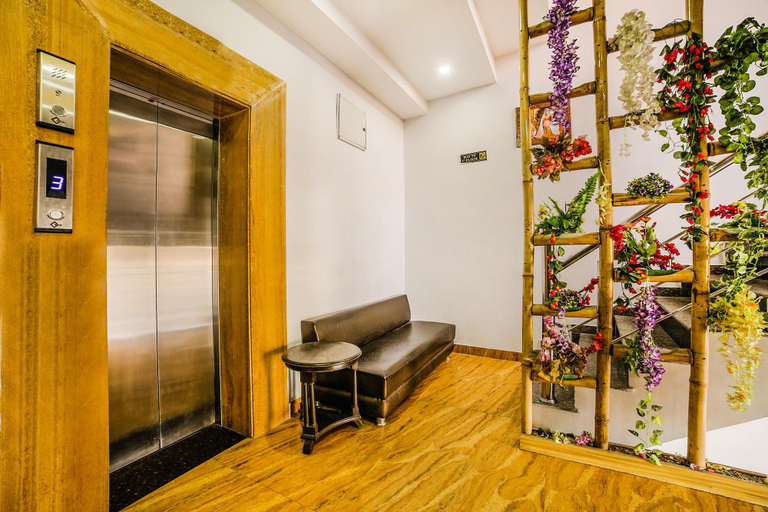 Public Area, Capital O 8194 The Golden Ville , Gwalior