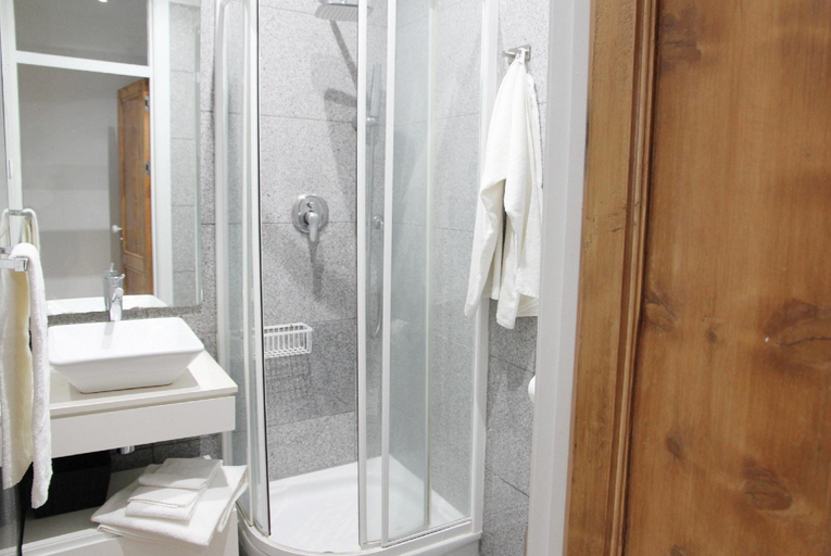 Bathroom 4, Pombalino Design Apartment in Baixa-Chiado, Lisbon