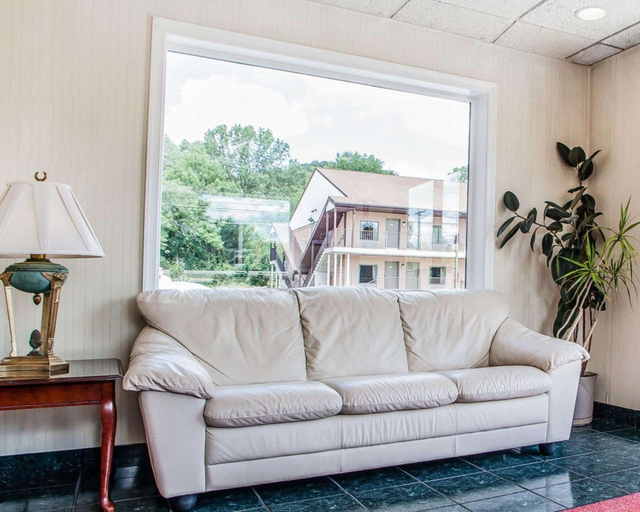 Public Area 2, Econo Lodge Douglassville-Pottstown, Berks