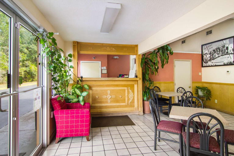 Public Area 2, Americas Best Value Inn Darien, McIntosh