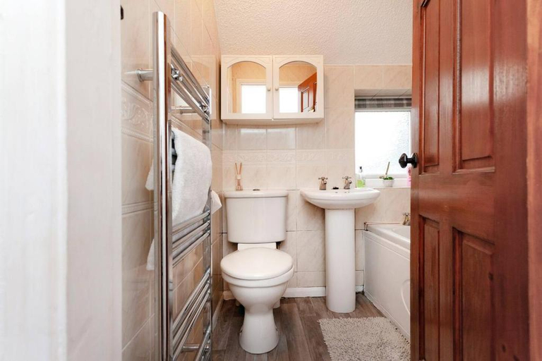 Bathroom 2, Silver Stag Properties, 2 BR Home in Town Centre, Leicestershire