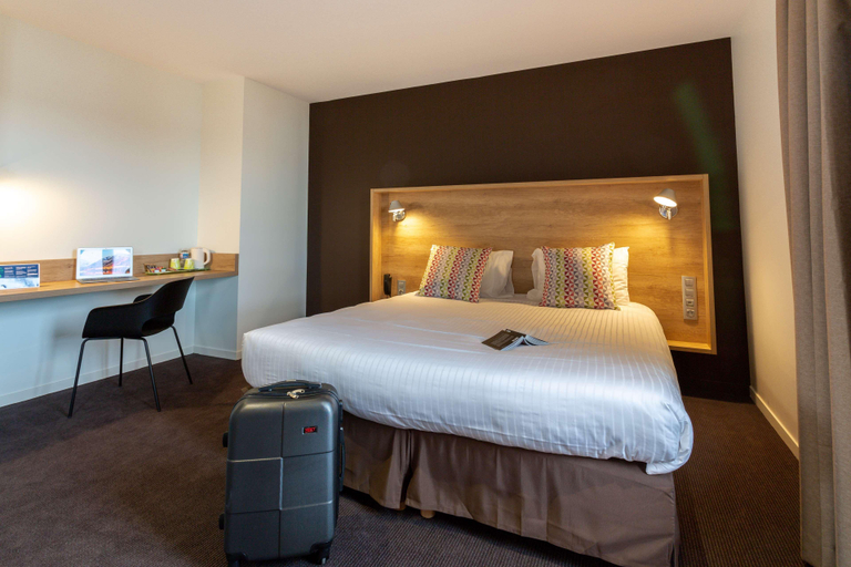 Bedroom 4, Campanile Laval Nord, Mayenne