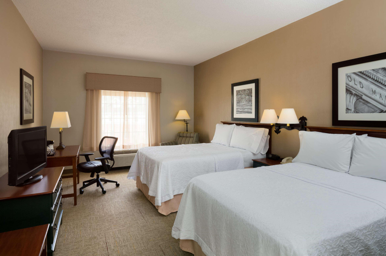 Bedroom 3, Hampton Inn & Suites State College at Williamsburg, Centre