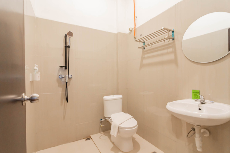 Bathroom 4, Urbanview Hotel Sagara Bogor, Bogor