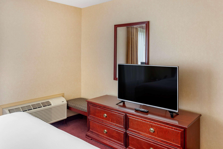 Bedroom 3, Quality Inn & Suites Edmonton International, Division No. 11