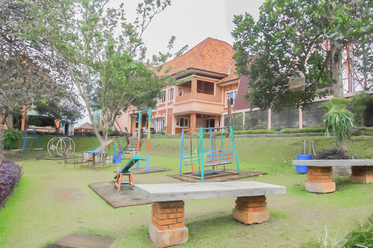 Exterior & Views 2, Urbanview Hotel Syariah Insani Cisarua Puncak, Bogor
