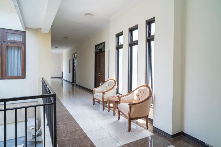 Public Area 3, Urbanview Hotel de Kopen Malang by RedDoorz, Malang