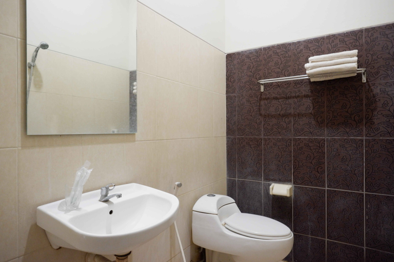 Bathroom 5, Solo Tiara Hotel, Solo