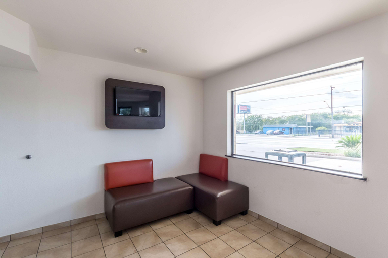 Public Area 2, Motel 6 San Antonio, TX - South IH-10 East, Bexar