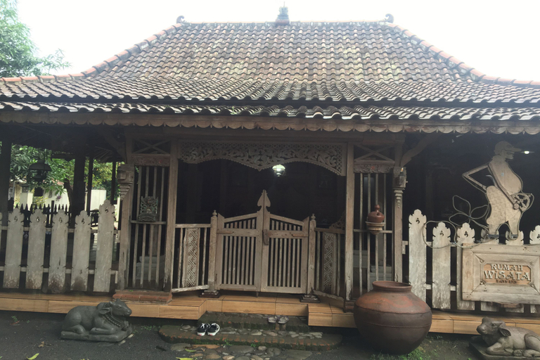 Exterior & Views, Griya Lotus Homestay, Mojokerto