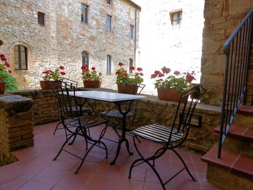 Exterior & Views, Vintage Castle in Monteriggioni Tuscany near Forest, Siena