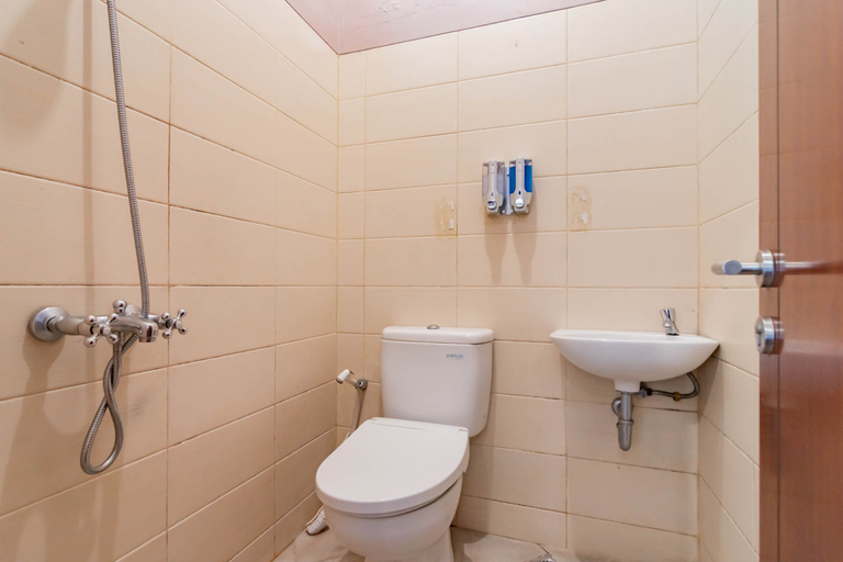Bathroom 5, Urbanview Hotel Syariah Insani Cisarua Puncak, Bogor