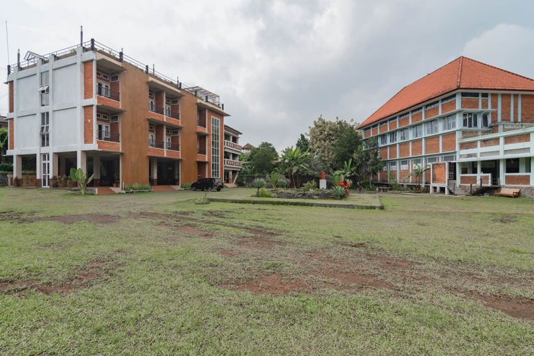 Exterior & Views 2, Urbanview Hotel Syariah Insani Cisarua Puncak, Bogor