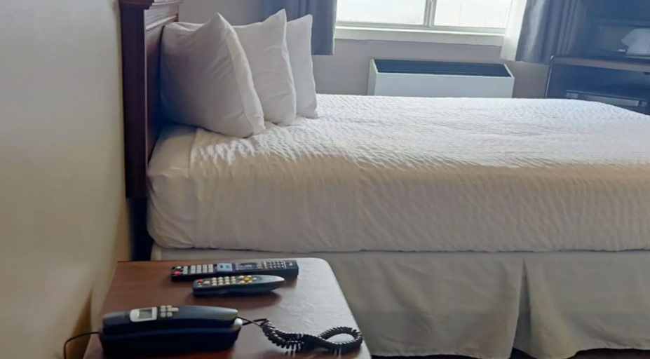 Bedroom 4, London Residency Inn, Middlesex