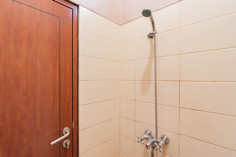 Bathroom 18