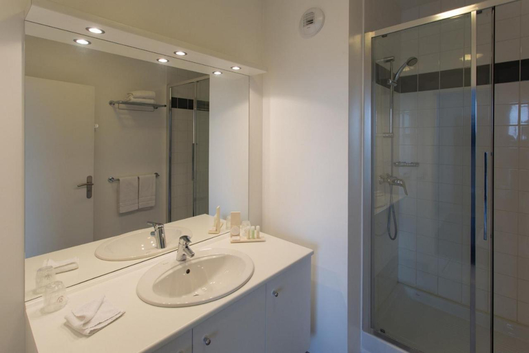 Bathroom, TWENTY BUSINESS FLATS, Nord
