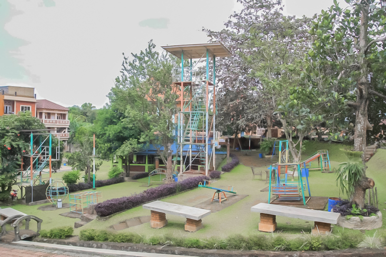 Exterior & Views 2, Urbanview Hotel Syariah Insani Cisarua Puncak, Bogor