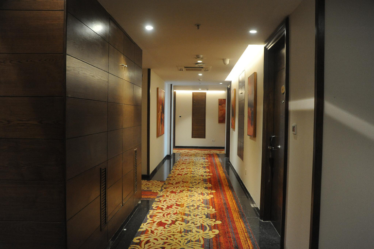 Others 5, Hotel Mary Land, Sahibzada Ajit Singh Nagar