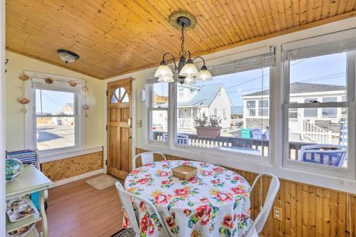 Quaint Hampton Villa - Walk to Beach and Dining, Rockingham