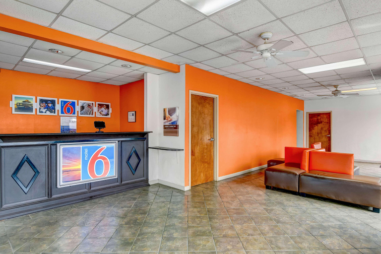 Public Area 3, Motel 6 Calhoun, GA, Gordon
