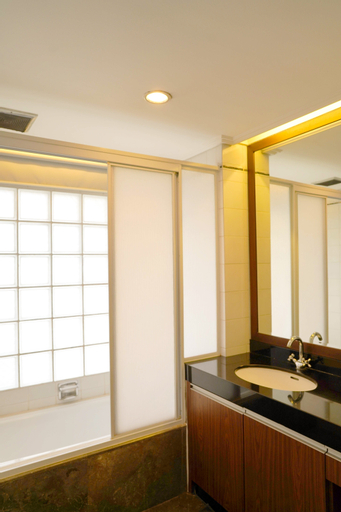 Bathroom 13