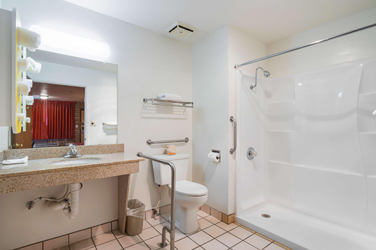 Bathroom 5, Comfort Inn , Graham