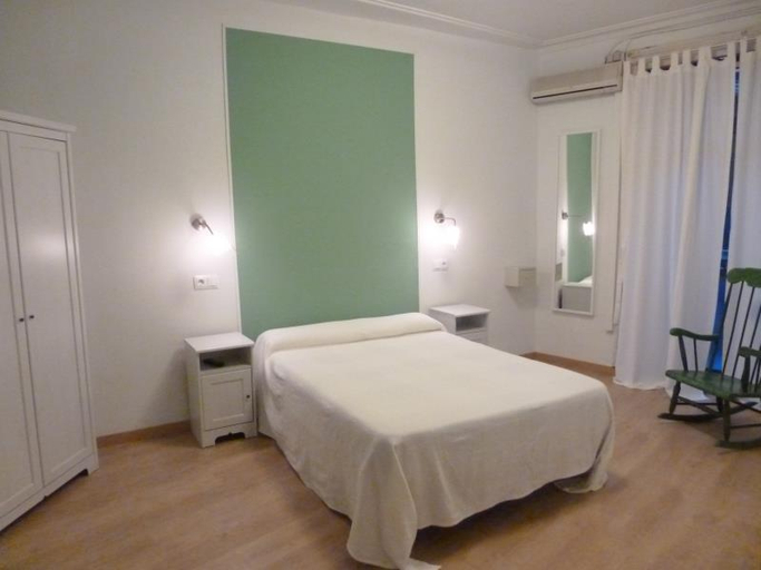 Bedroom 4, Pension Portugal, Barcelona