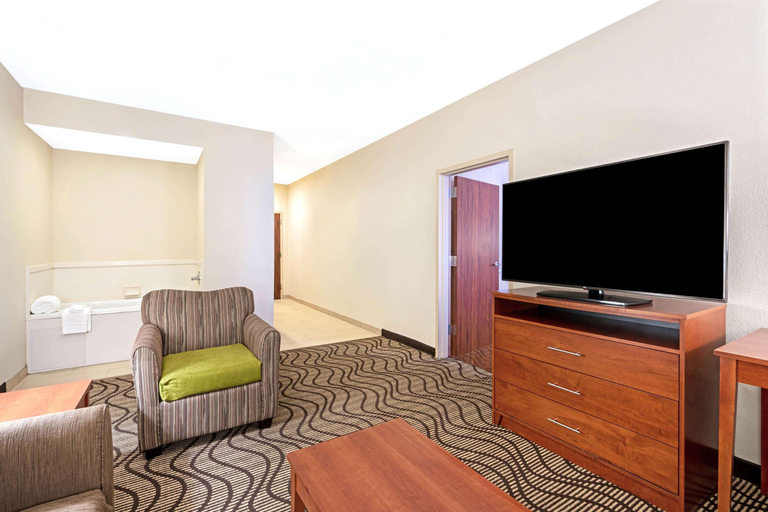 Bedroom 3, La Quinta Inn & Suites Oklahoma City-Midwest City, Oklahoma